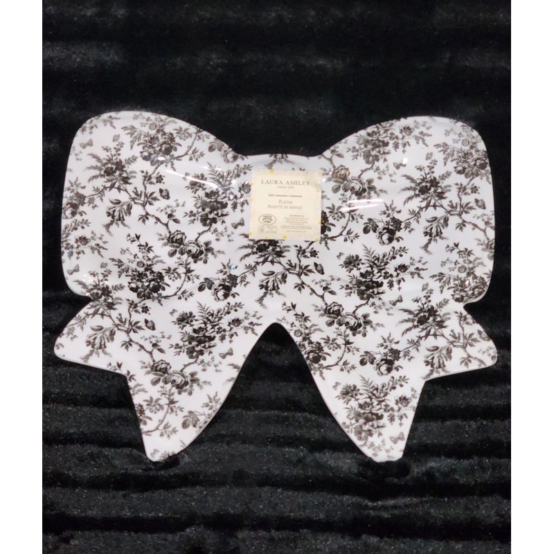 Bella Lux 4 Black Coquette Ribbon Bows on White Melamine