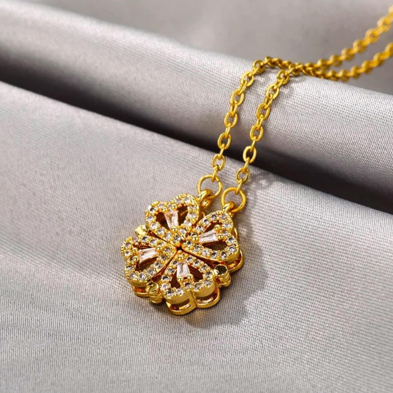 collar de 4 corazones y trebol, caja de regalo con