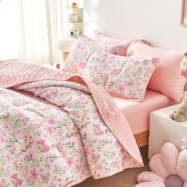 Wake In Cloud - Floral Quilt Set, Coquette Cottagecore Shabby Chic Flower for Women Teen Girls, Reversible Lightweight Bedspread Coverlet, 3 Pieces, Light Pink, Queen/Full Size