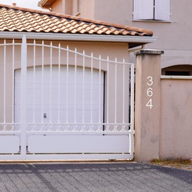 DEWEL House Numbers for Outside, 6 Inch Modern Floating Address Numbers for Farmhouse, Street, Front Door, Weatherproof, Easy to Install with Template, White(House Number 1)