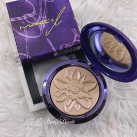 M.A.C Mac X L isa Extra Dimension Skinfinish Highlighter - Snow Gold Limited Edition