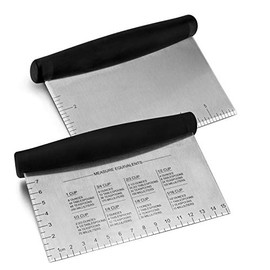 HaSteeL - Rascador de plancha de metal, cortador de banco de masa de acero inoxidable con marcas de medición, herramienta de cocina multiusos para asa