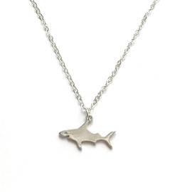 Dishowme Shark Pendant Necklace Dainty Animal Chain Jewelry for Women Men Girls (Silver)