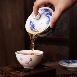 Jingdezhen Chinese Gaiwan Handmade 6.3oz/180ml Mountain Style China Blue and White Porcelain Gaiwan Kungfu Teacup Traditional Chinese Teaware Tea Set