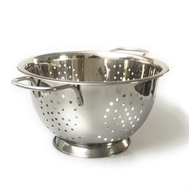 Kerafactum® - Nudelsieb Standseiher Abgießsieb Blanchiersieb Nudel Küchensieb Seiher Abseiher Salatsieb Sieb Passiersieb Edelstahl 24 cm mit 2 Griffen - kitchen sleve