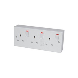 YOURSPARES 3 Gang Switched/Fused Mains Outlet, c/w Back box