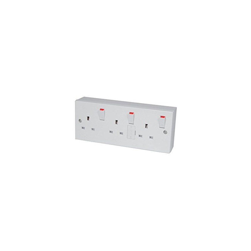 YOURSPARES 3 Gang Switched/Fused Mains Outlet, c/w Back box