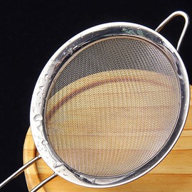 ccHuDE 2 Pcs 8cm Stainless Steel Strainers Small Fine Mesh Strainers Loose Tea Strainer Metal Filter Spoon with Solid Sturdy Handle for Sifting Flour Food