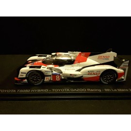 Spark Toyota TS050 Hybrid #8 Gazoo Racing 2017 Spark Diecast Vehicle in 1/43