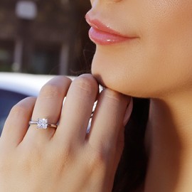 SStunning Sterling Silver Princess Cut Solitaire Engagement Ring With 5A Zircon (S)