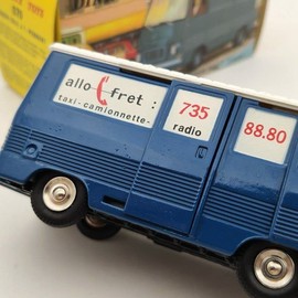 1:43 Atlas Dinky Toys 570 for Peugeot J7 Fourgon Tole Diecast Model Toys Car Limited Collection Auto Gift Used