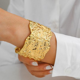 Chargances Boho Hammered Chunky Cuff Bracelet Gold Open Wide Gold Bangle Trendy Minimalist Bangle Jewelry Gift for Women and Girls, open size, Rhinestone, crystal