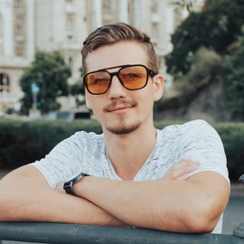 FEISEDY Sleep Square Blue Light Blocking Glasses for Men Women Fashion Computer Gaming Glasses Stylish Amber Lens Anti Eyestrain Eyeglasses B0156