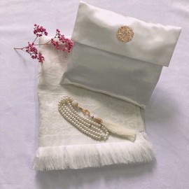 Pocket Prayer Mat with Bag and Beads, Mutiple Colour Options, Muslim Portable Salah Rug, Islamic Travel Janamaz, Light Design Namaz Floorcloth, Ramadan Gift (White)