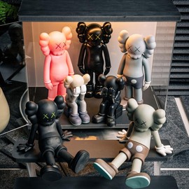 Kaws Action Figure,Kaws Toy Cartoon Doll - Made from high-quality materials that are not easily damaged, it is an excellent gift for both others and oneself:_Sitting posture (gray)