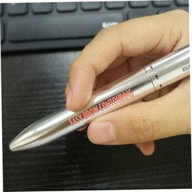 Pen de contorno de cejas 4 en 1 giro duradero que define el medio de lápiz de cejas resaltante.