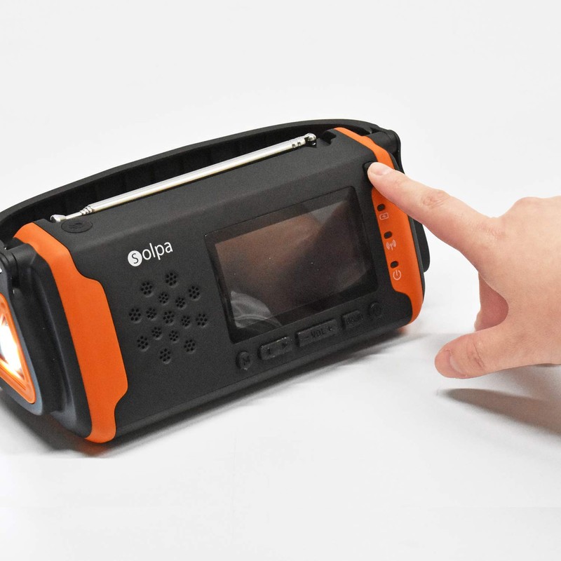 Hand Crank/Solar Energy Storage Radio
