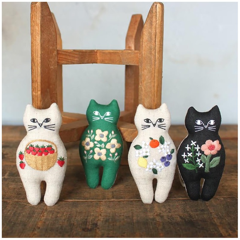 Piece Embroidery Kit "nekogao Brooch Kit" - Small Florets -