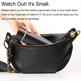 Dxobay Linda botella de agua pequeña, 4.4 fl. Oz, negro con recubrimiento de polvo, mini frasco delgado para mujer, bolsa de agua portátil, bolsa delgada, aislada al aspiradora, reutilizable, a prueba