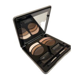 Makeover Essentials Lashing Out Girls Day out Eyeshadow &1 Pair Eyelash