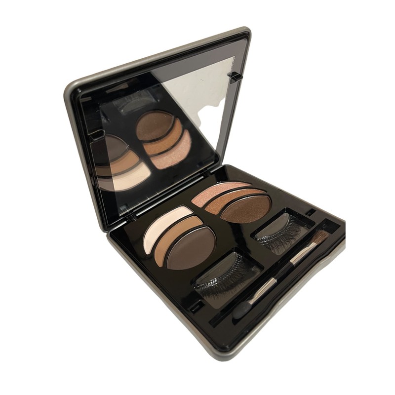 Makeover Essentials Lashing Out Girls Day out Eyeshadow &1 Pair