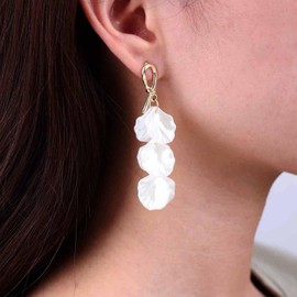 Inateannal Vintage Flower Dangle Earrings White Acrylic Flower Earrings Acrylic Floral Tassel Earrings Long Petal Drop Earrings Wedding Flower Earrings Jewellery for Women and Girls, Zinc, No Gemstone