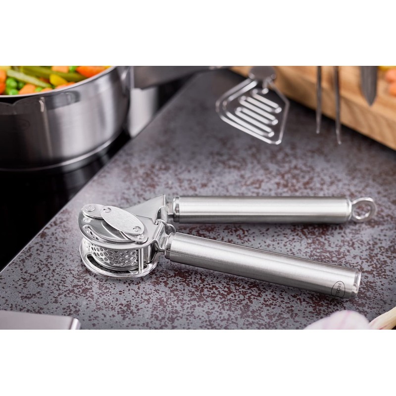 Rösle 12895 Stainless Steel Garlic & Ginger Press with Scraper