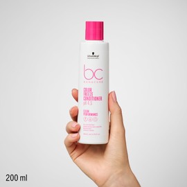 Schwarzkopf Professional Bonacure Colour Freeze Conditioner Hair Conditioner for Porous Coloured Hair Vegan pH 4.5 No Fading Long Lasting Colour Intensity Detangling Smoothing 200 ml