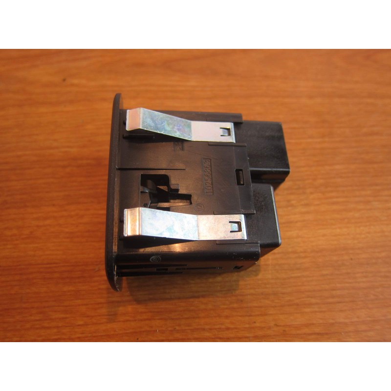 2012-2020 Chysler Town & Country Dodge Grand Caravan Quarter Vent
