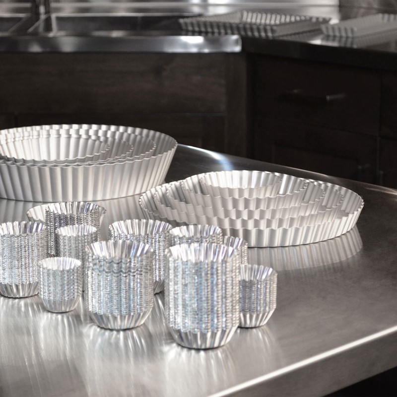Fat Daddio's PFT-375 Round Fluted Tart Pan with Removable Bottom,