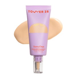 Tower 28 SunnyDays - Hidratante tintado SPF 30, base de cobertura 2 en 1 + protector solar mineral para cara, óxido de zinc, aloe y tuna para pieles sensibles, 15 ligeros/cálidos (1 onza)