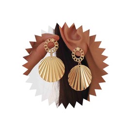 TseenYi Boho Shell Earrings Gold Shell Earrings Vintage Cowrie Shell Earrings Circle Lock Chain Stud Earrings Exaggerated Skirt Earrings Jewellery for Women and Girls Gifts, Zinc