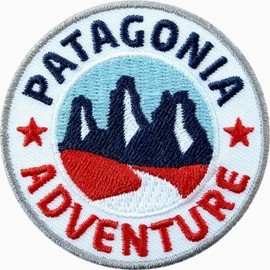 Patagonia Adventure Patch (5,7 cm) bestickt zum Aufbügeln / Aufnähen Souvenir Abzeichen Südamerika, Chile, Argentinien Torres del Paine DIY Geschenk Patches