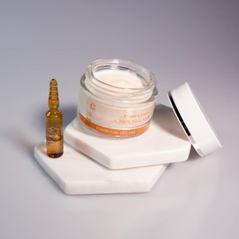 Clarena Vit C Face Cream 50 ml + Serum Ampoule 1.5 ml - Anti Ageing Cream for Dry Skin - Anti-Wrinkle Cream for Women with Vitamin C Serum Face