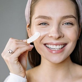 Abatelenguas de Plástico para Aplicar Crema Facial 100 Piezas, Herramientas de Maquillaje Facial y Cuidado Piel para Aplicación Uniforme en Skincare