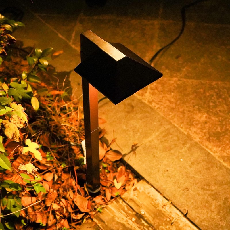 Malibu Outdoor Low Voltage Landscape Lighting 0.6W LED 3100K Warm