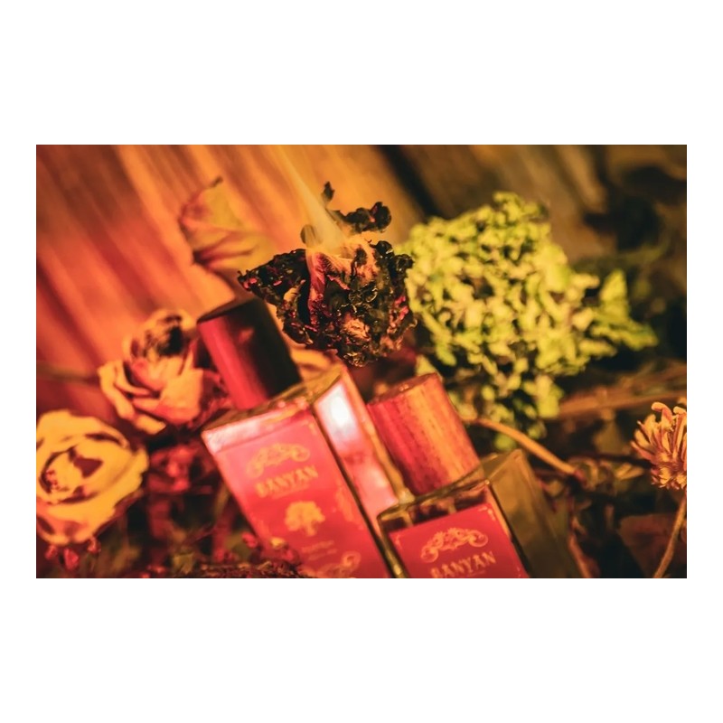 Capturing the scent of burning dried flowers.Banyan Floral Bun /