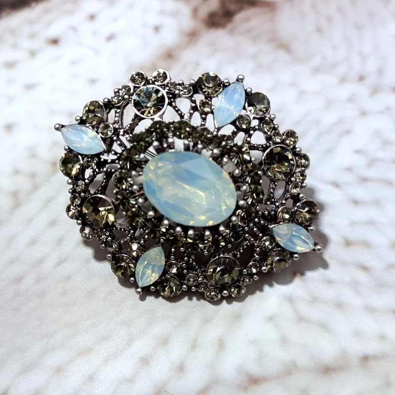 Antique Gold Tone Geometric Foliate Filigree Art Deco Blue Oval