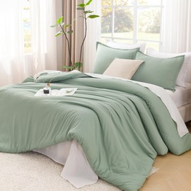 Litanika Oversized King Comforter Set 120x98, 3 Pieces Sage Green Lightweight Solid Bedding Set, All Season Fluffy Bed Set Quilt Blanket (1 Comforter & 2 Pillowcases)