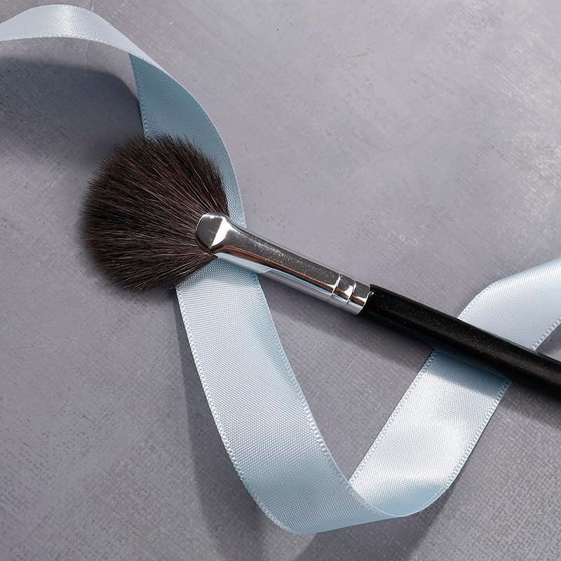 Fan Brush Professional Blush Brush Soft Vegan Synthetic Makeup Brush