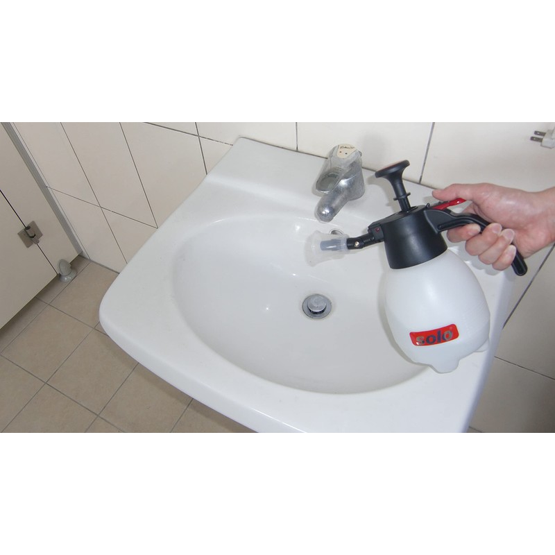 Solo 418 One-Hand Pressure Sprayer with Ergonomic Grip for Gardening,