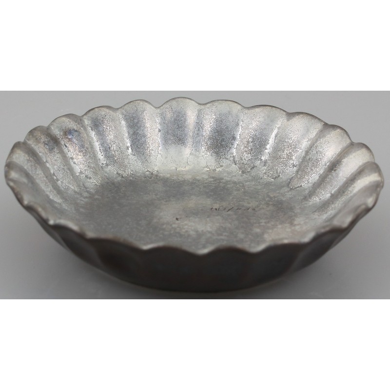 Arita Ware 465977 Toetsu Kiln Round Chrysanthemum Shaped Salt Plate,