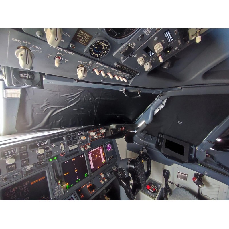 B737 FIRST OFFICER COCKPIT WINDOW SHADE.