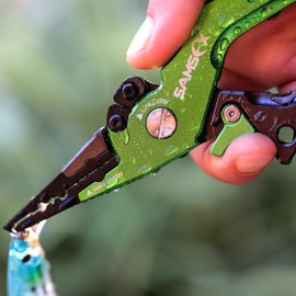 SAMSFX Aluminum Saltwater Fishing Pliers Locking with Quick Nail Knot Tying Tool and Zinger Retractor (Green & Gray Handle-7'' Split Ring Nose, Fishing Knot Tying Tool)