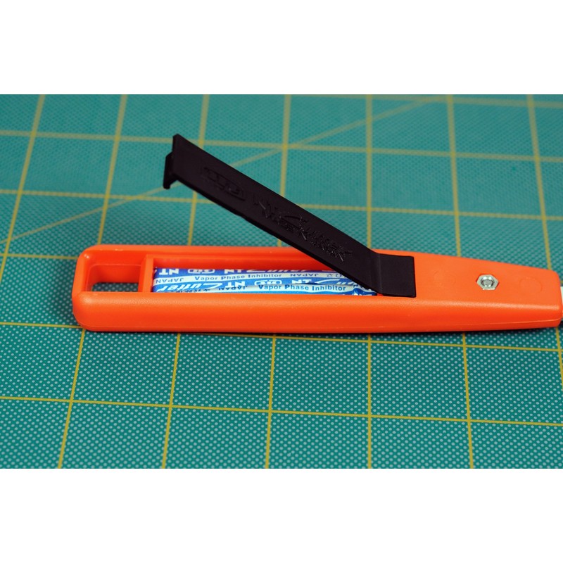 NT Cutter Multi-Use Plastic Cutter with Plastic Cutting Blade and