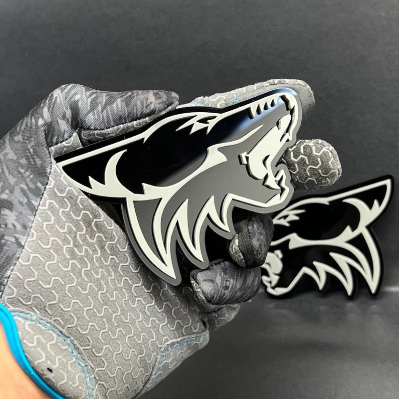 Emblem Badge 2PCS COYOTE Emblem Badges Fender Angry Aggressive Racing