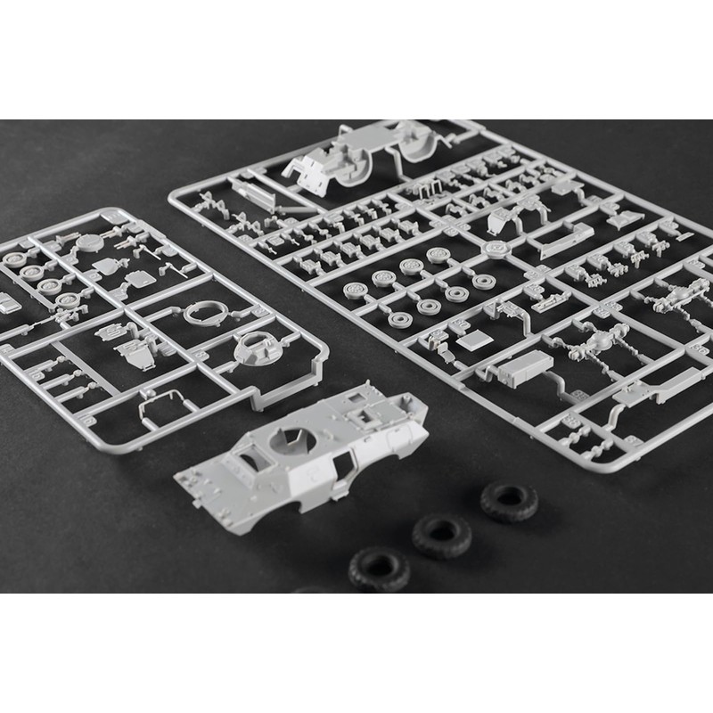 Trumpeter 07440 1/72 M706 Commando Armored Car Refurbishment Model Model