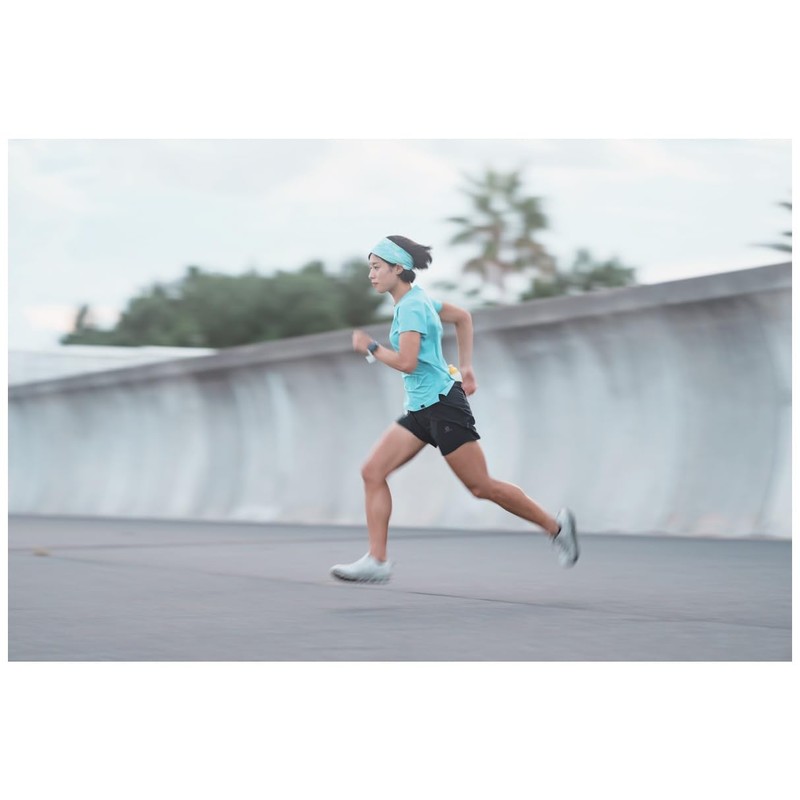 Welby Running Bottle, Shake Hands, Gray