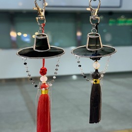 National Museum of Korea Goods Hat Mother of Pearl Keyring Korean Traditional Souvenir Foreigner Gift Lucky Key Holder I agree to third party provision for delivery / 국립중앙박물관 굿즈 갓자개 키링 한국 전통 기념품 외국인 선물 행운 키홀더 배송을 위한 제3자 제공에 동의합니다