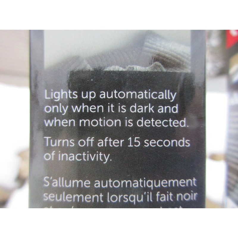 Richelieu (2) Richelieu Magnetic 7.44-in Under cabinet Battery Light Bar,